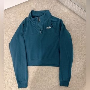 Cropped Nike sweatshirt